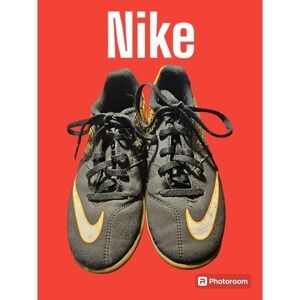 Nike Bombax Indoor Soccer Shoes Size 11Y‎